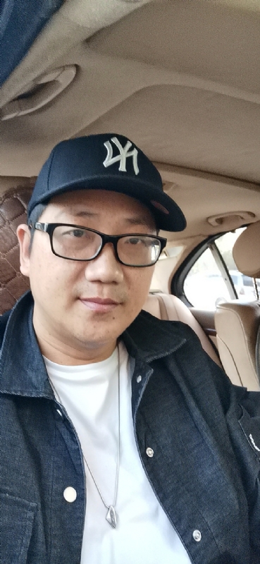 拥抱幸福的第一张照片--长乐征婚网